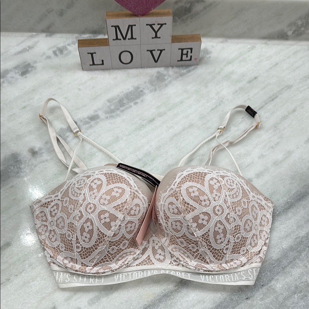 Victoria's Secret Lace Bra in Cream & White